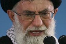 Iran Ancang-ancang Cari...