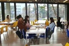 Suzy Miss A Temani Makan...