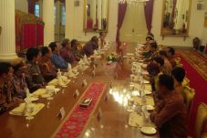 Presiden Jokowi Ngakak...