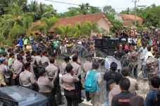 Massa Kepung KPU Pangandaran