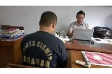 Isteri Sedang Pengajian,...