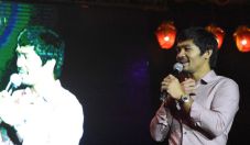 Pacquiao Menangis di...