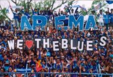 Satu Aremania Tewas,...