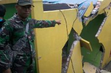 Gempa Susulan Masih...
