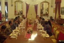 Jokowi Makan Bareng...