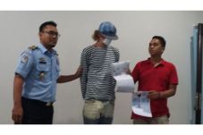 Buat SIM Palsu Warga...