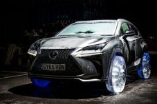 Lexus NX Gunakan Ban...