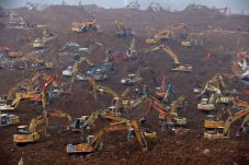 Terkubur Longsor Hebat...