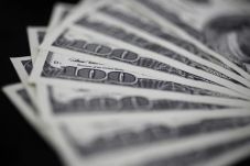 USD Rentan Turun Jelang...