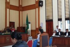 Bersaksi di Pengadilan,...