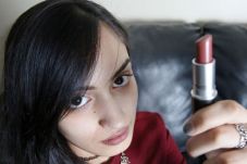 Makeup Terlalu Banyak,...