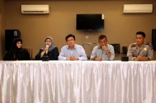 Iwan Fals Batal Tampil...