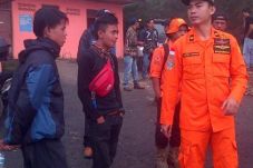 Terjatuh ke Jurang Gunung...
