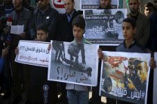 Warga Palestina Protes...