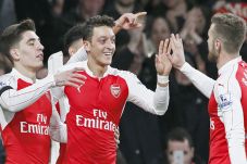 Arsenal Rebut Puncak...