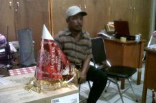 Terompet Berbahan Sampul...