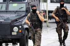 Polisi Turki Ciduk 2...