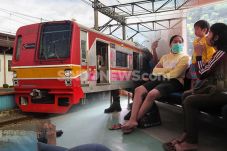 Malam Ini, Commuter...