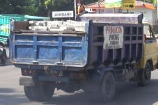 Truk Masih Berkeliaran...