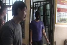 Waria Ini Berhasil Sembunyikan...