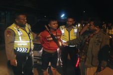 Polisi Amakan Pemuda...