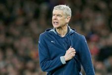 Wenger Masih Pelit di...