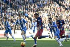 Barcelona Pantas Raih...