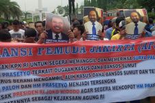 Demo di Depan Istana...
