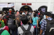 Kelelahan Mudik, Warga...