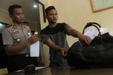 Porter Bandara Ahmad...