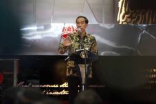 Hadapi MEA, Jokowi Sebut...