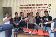 Serang Polisi, Perampok...