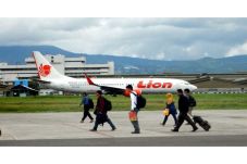 Lion Air Mendarat Darurat...