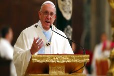 Paus Francis Bakal Disuguhi...