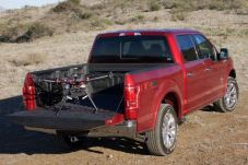 Ford Gunakan Drone Buat...