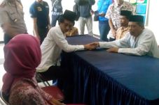 Menikah di Kantor Polisi,...
