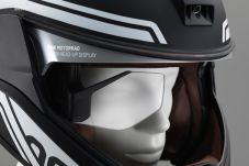 Helm BMW Dilengkapi...