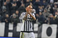 Lima Pemain KW Super...
