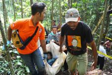 Dilarang Menikah, Aip...