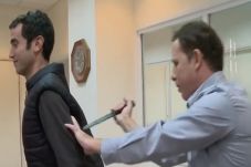 Simulasikan Penikaman,...