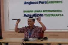 Ngaku Bawa Bom, Penumpang...