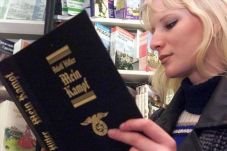 Buku Mein Kampf Karya...