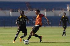 Sepak Bola Pra-PON Amburadul,...