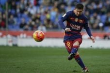 Sepasang Gol Messi Cukur...