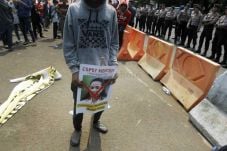 Demo Desak Jokowi Evaluasi...