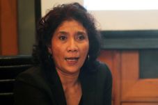 Susi Cium Ada yang Bermain...