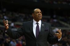 Nets Pecat Pelatih Hollins...