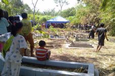 Rencananya Makam Allya...