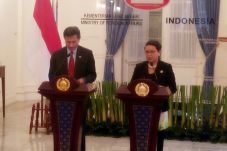 Bertemu Menlu Singapura,...