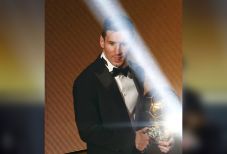 Raih Ballon dOr Kelima,...